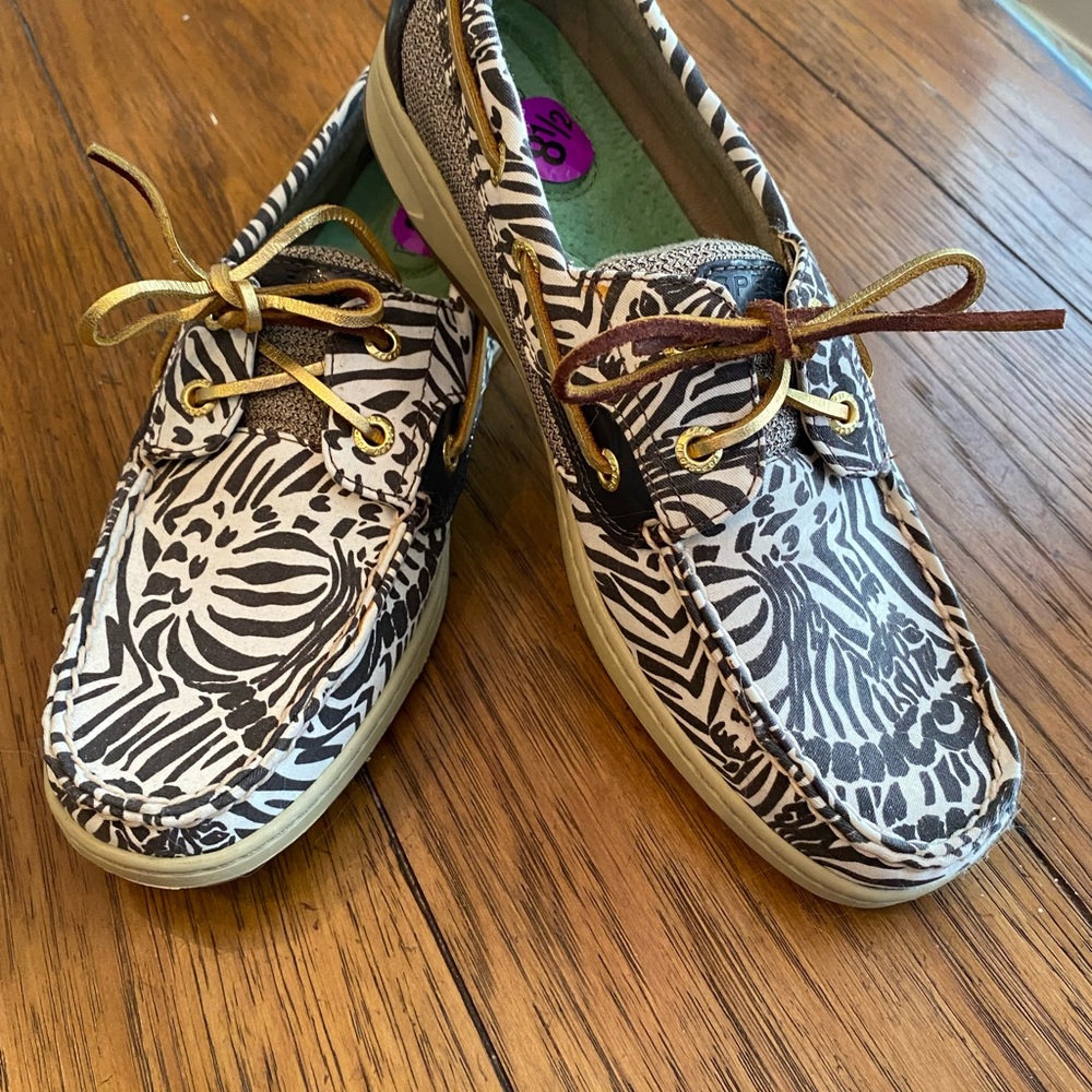 Ladies Sperry animal print leather shoes 8.5